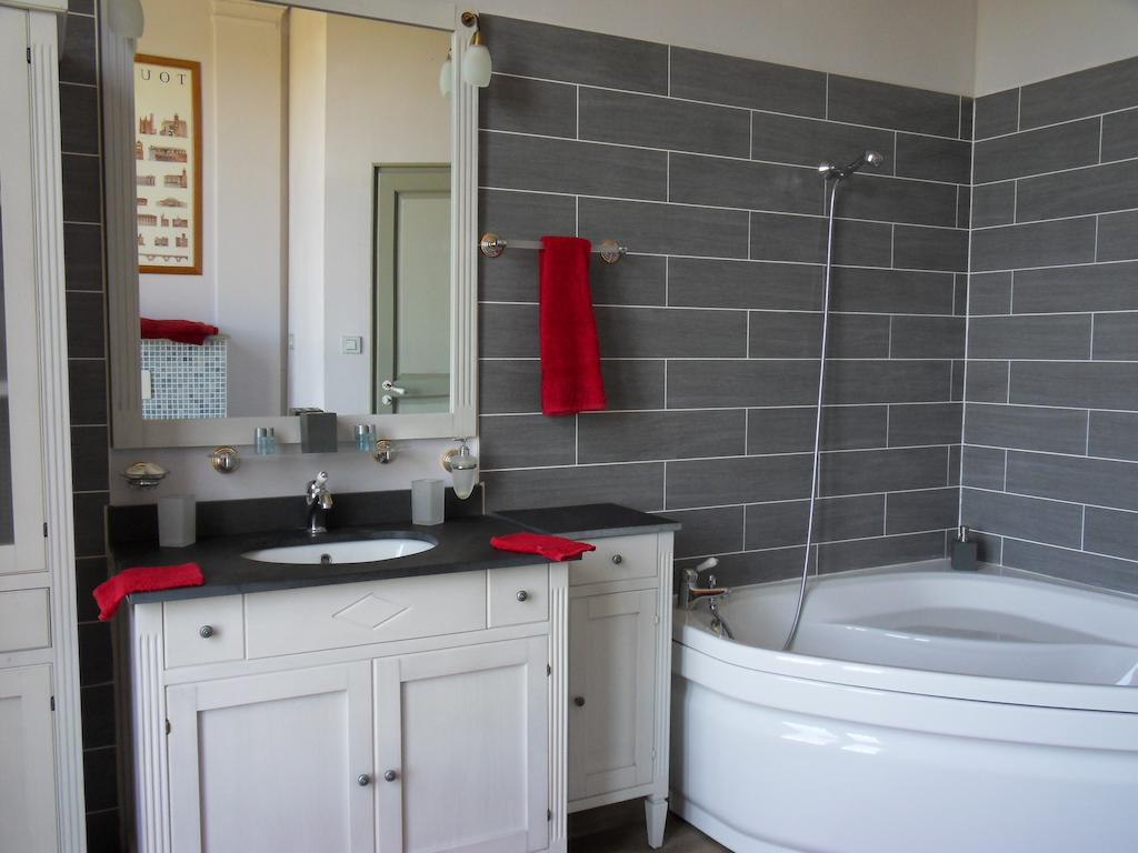 LʼIsle-Jourdain Chateau De Clermont-Saves Bed & Breakfast 部屋 写真