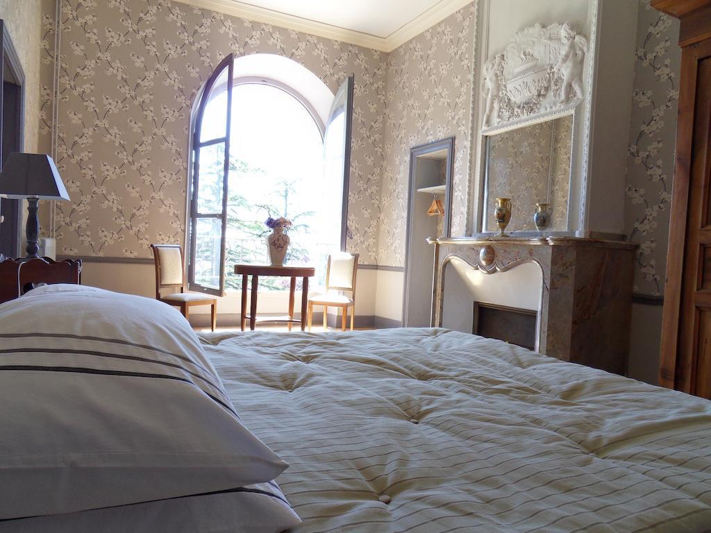 LʼIsle-Jourdain Chateau De Clermont-Saves Bed & Breakfast 部屋 写真