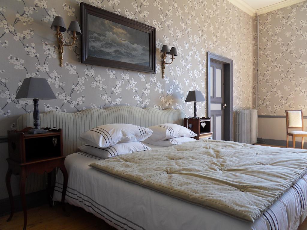 LʼIsle-Jourdain Chateau De Clermont-Saves Bed & Breakfast 部屋 写真