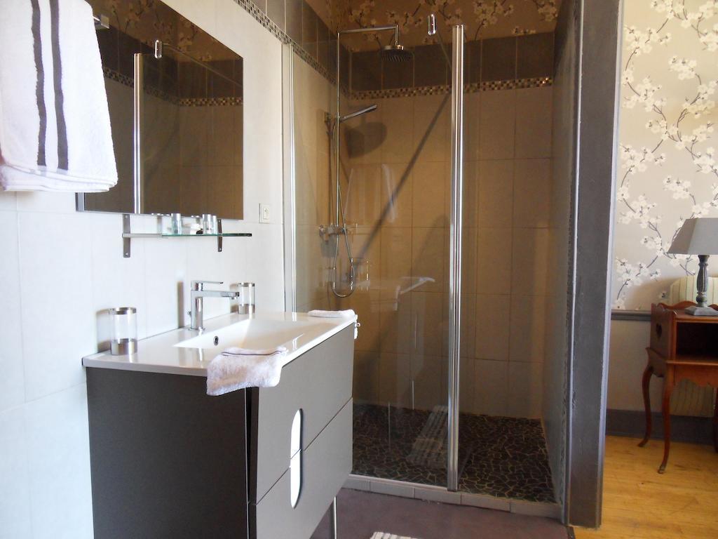 LʼIsle-Jourdain Chateau De Clermont-Saves Bed & Breakfast 部屋 写真