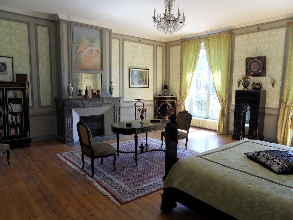 LʼIsle-Jourdain Chateau De Clermont-Saves Bed & Breakfast 部屋 写真