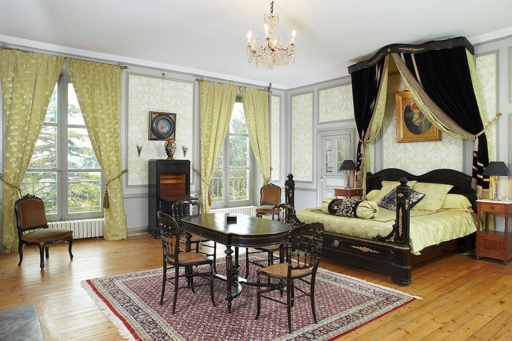 LʼIsle-Jourdain Chateau De Clermont-Saves Bed & Breakfast 部屋 写真