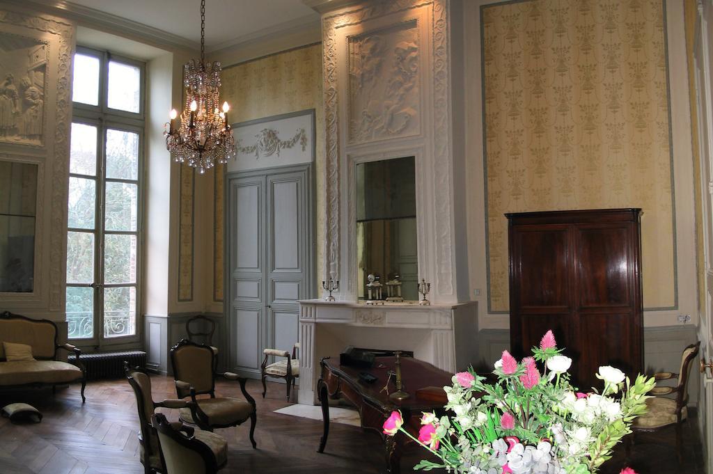 LʼIsle-Jourdain Chateau De Clermont-Saves Bed & Breakfast エクステリア 写真