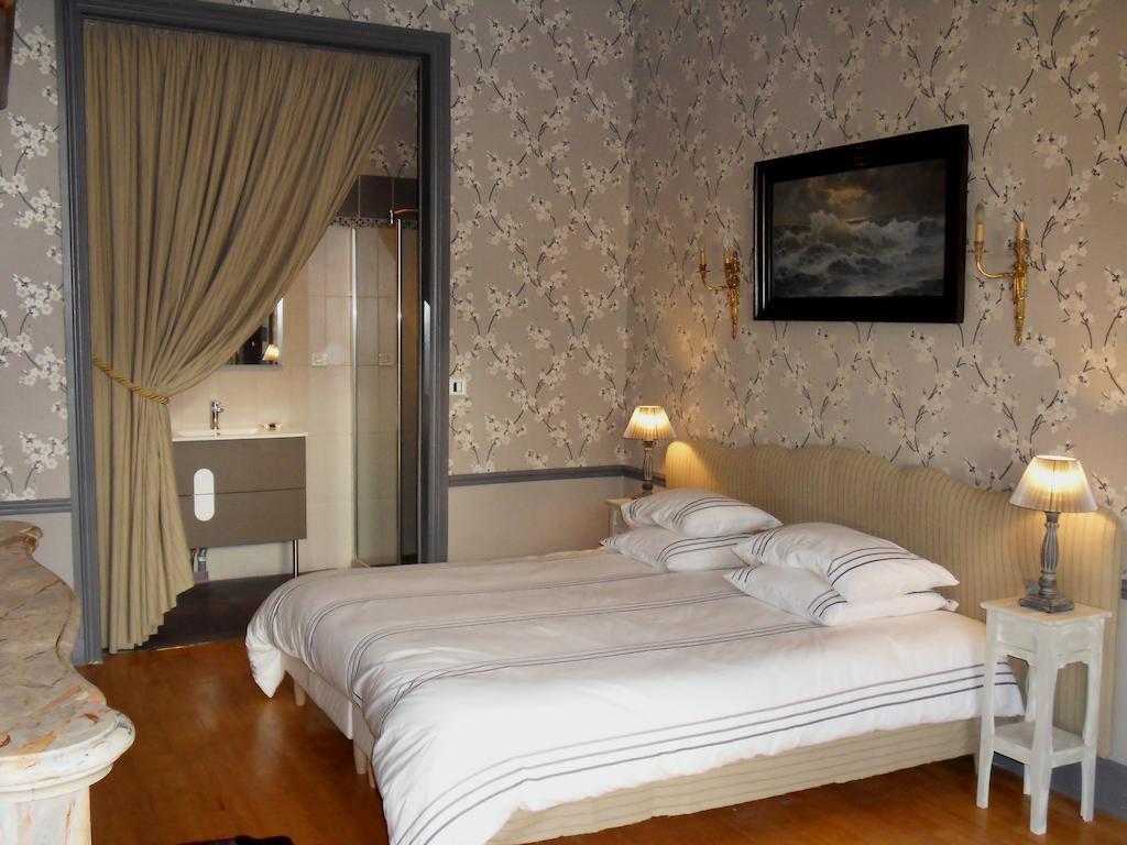 LʼIsle-Jourdain Chateau De Clermont-Saves Bed & Breakfast 部屋 写真