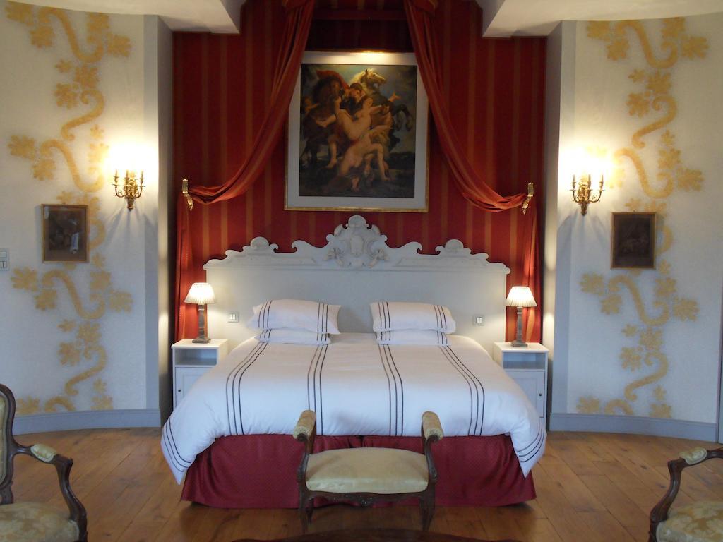 LʼIsle-Jourdain Chateau De Clermont-Saves Bed & Breakfast 部屋 写真