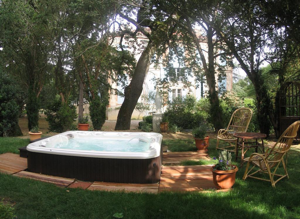 LʼIsle-Jourdain Chateau De Clermont-Saves Bed & Breakfast エクステリア 写真